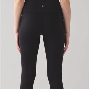 FULL LENGTH BLACK LULULEMON WUNDER UNDER LEGGINGS